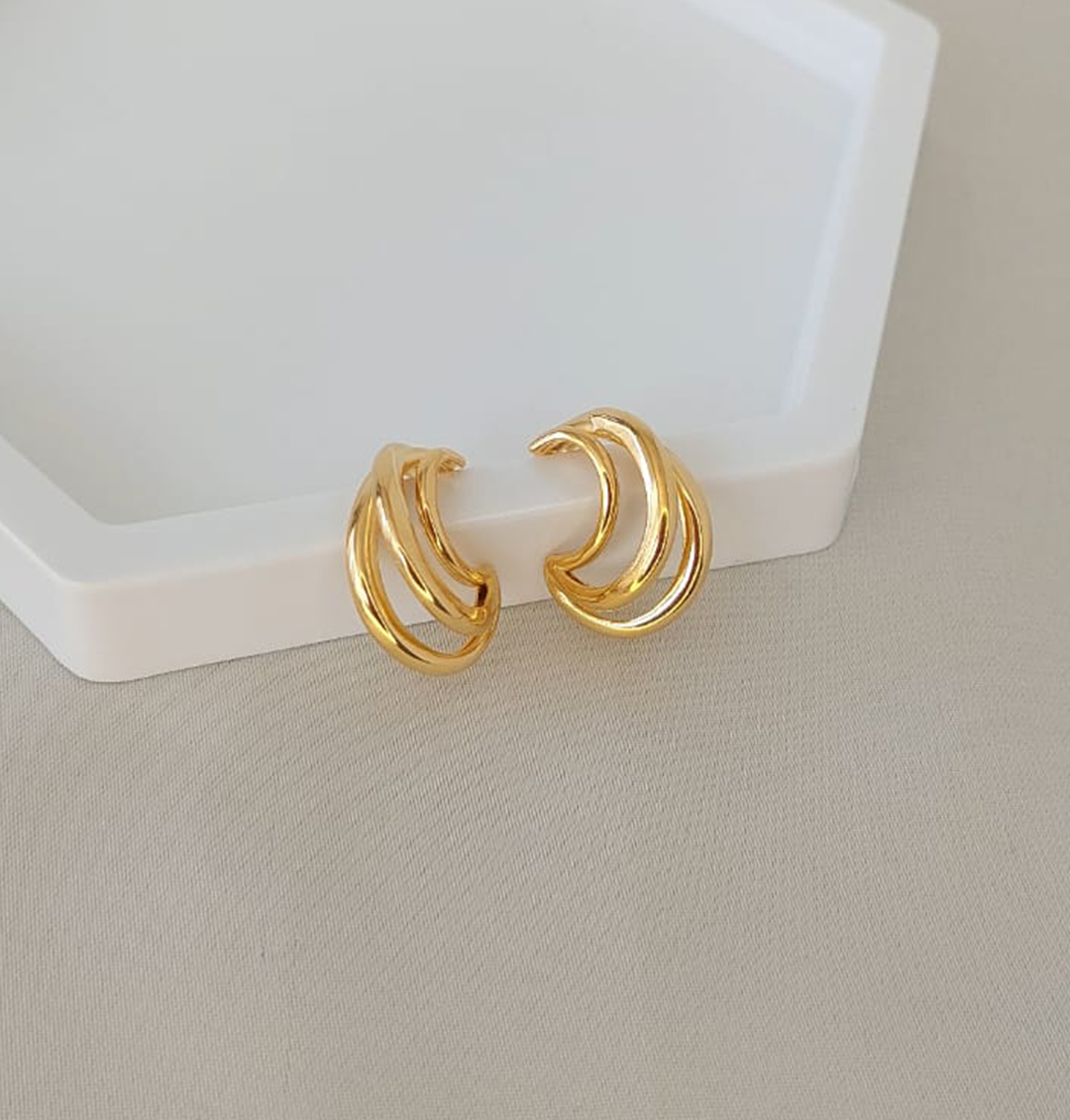 Brinco banhado à ouro – argola tripla trançada