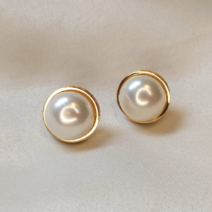 Brinco botão pérola