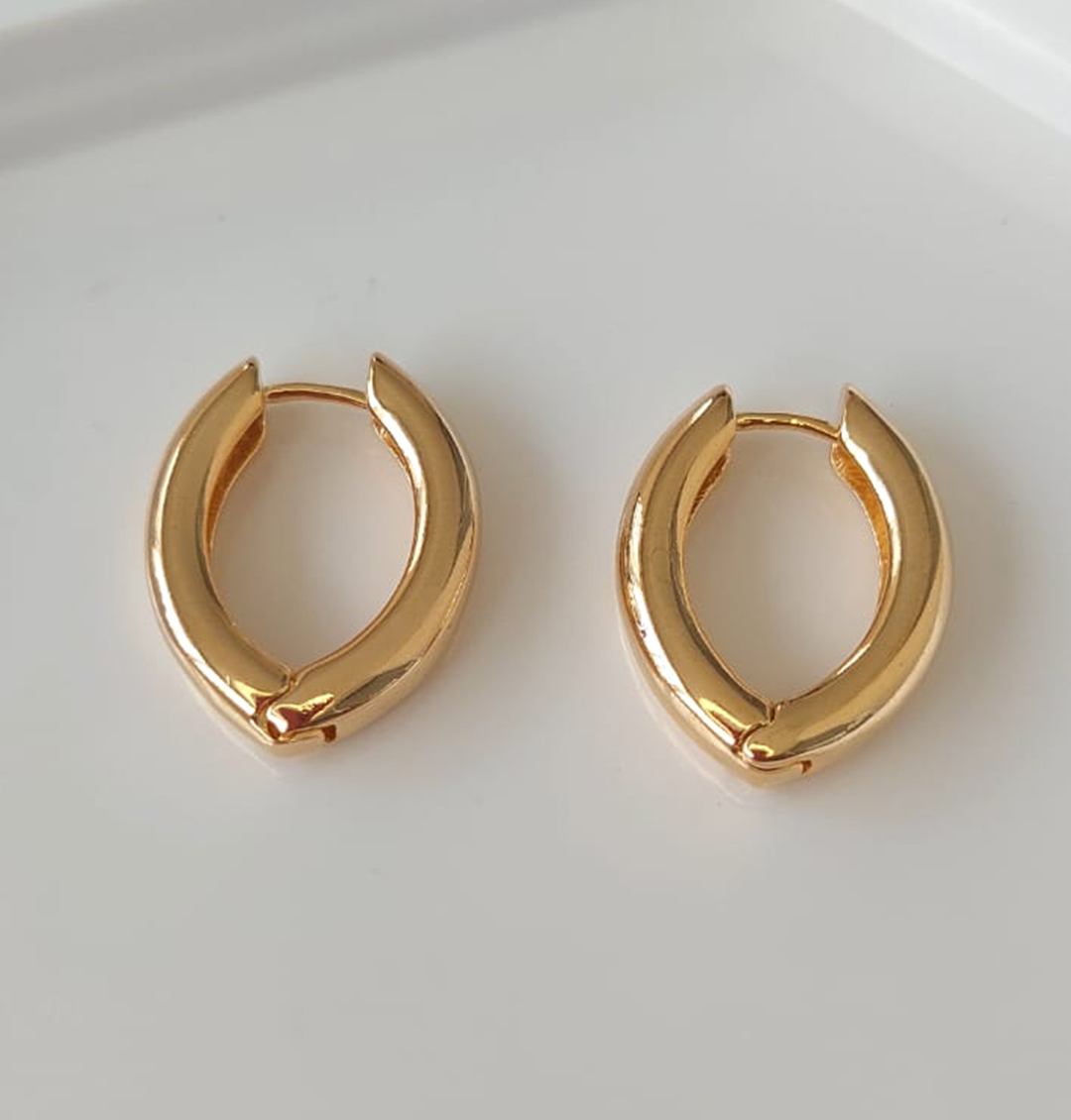 Brinco argola liso (longo) banho ouro