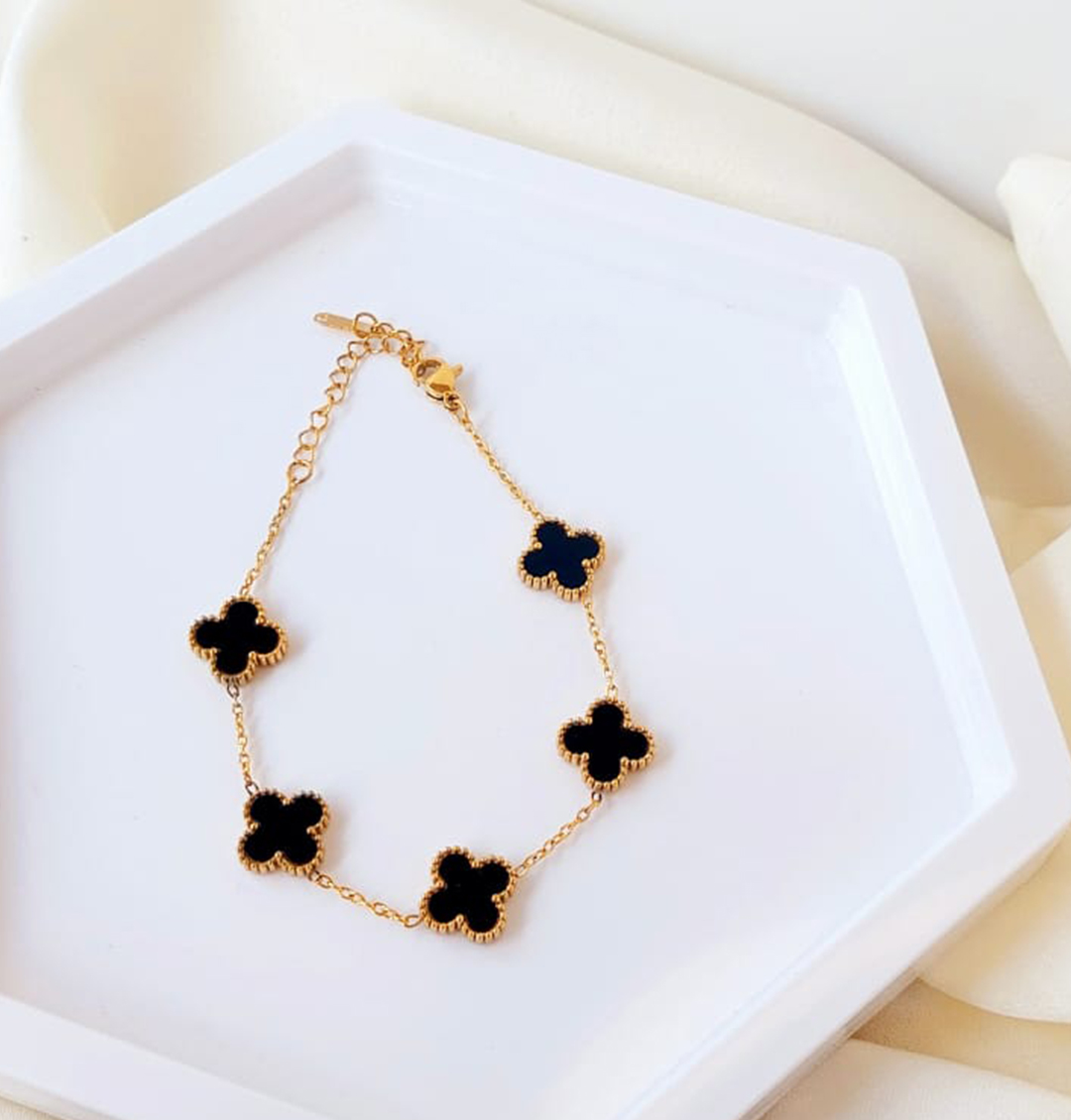 Pulseira Trevo Preto 5 - Aço Dourado