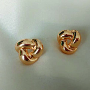 Brinco aço dourado nozinho