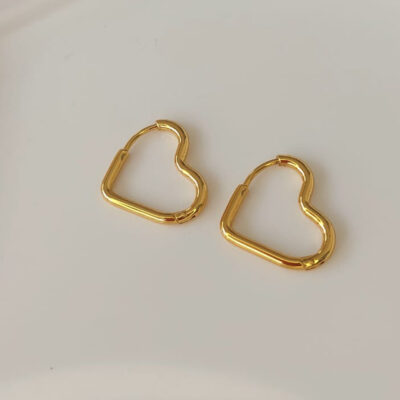 Brinco aço dourado coração médio