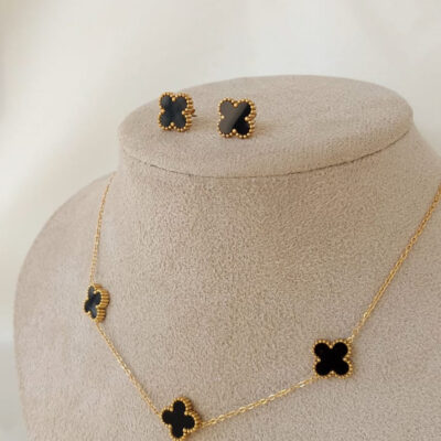 Conjunto Colar + Brinco 3 Trevos Pretos VS = Aço Dourado