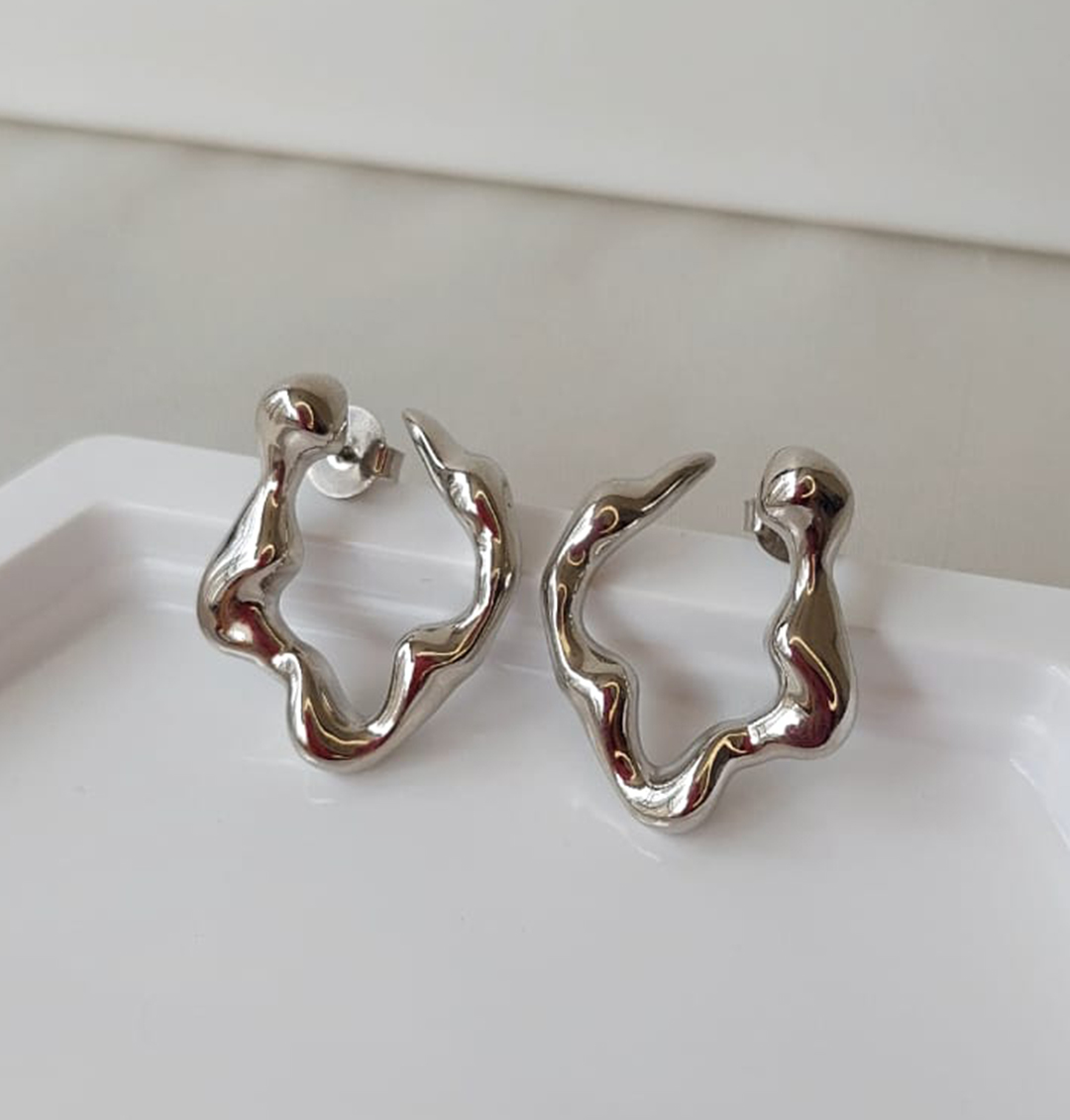 Brinco Banho Ródio Oval Orgânico Grande