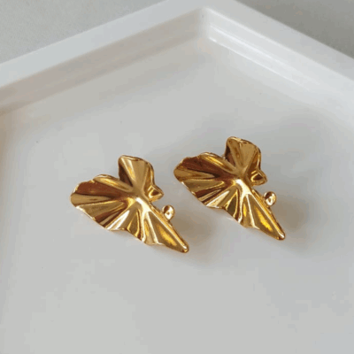 Brinco Folha Orgânica Aço Dourado