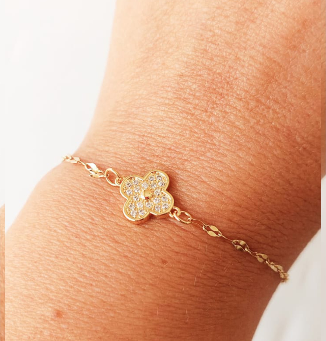 Pulseira Trevo Cravejado com Zircônia - Aço Dourado
